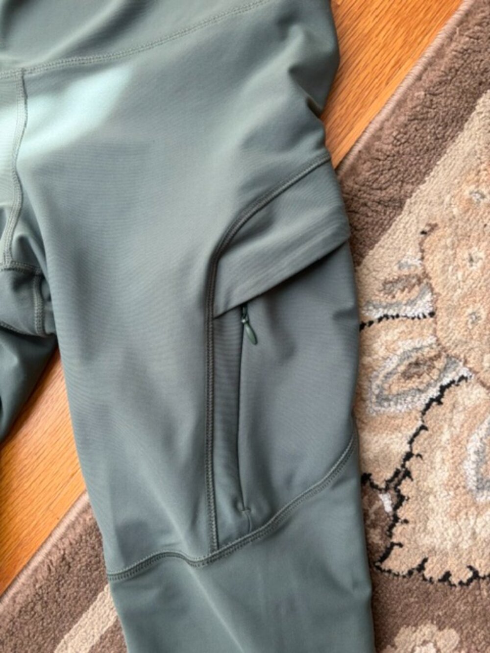 Set of 3 Old Navy Active Leggings - Picture 5 of 8